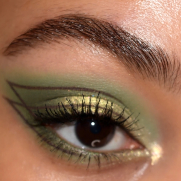 Colourpop x The Child™ Eyeshadow Palette - Picture 6 of 10